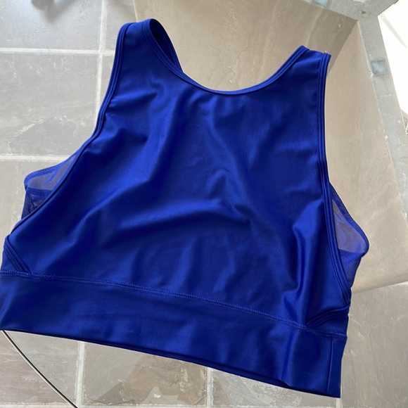 Under Armour Tops - Under Armour, XL, Heatgear, built to keep you cool, crop, gorgeous blue, EUC